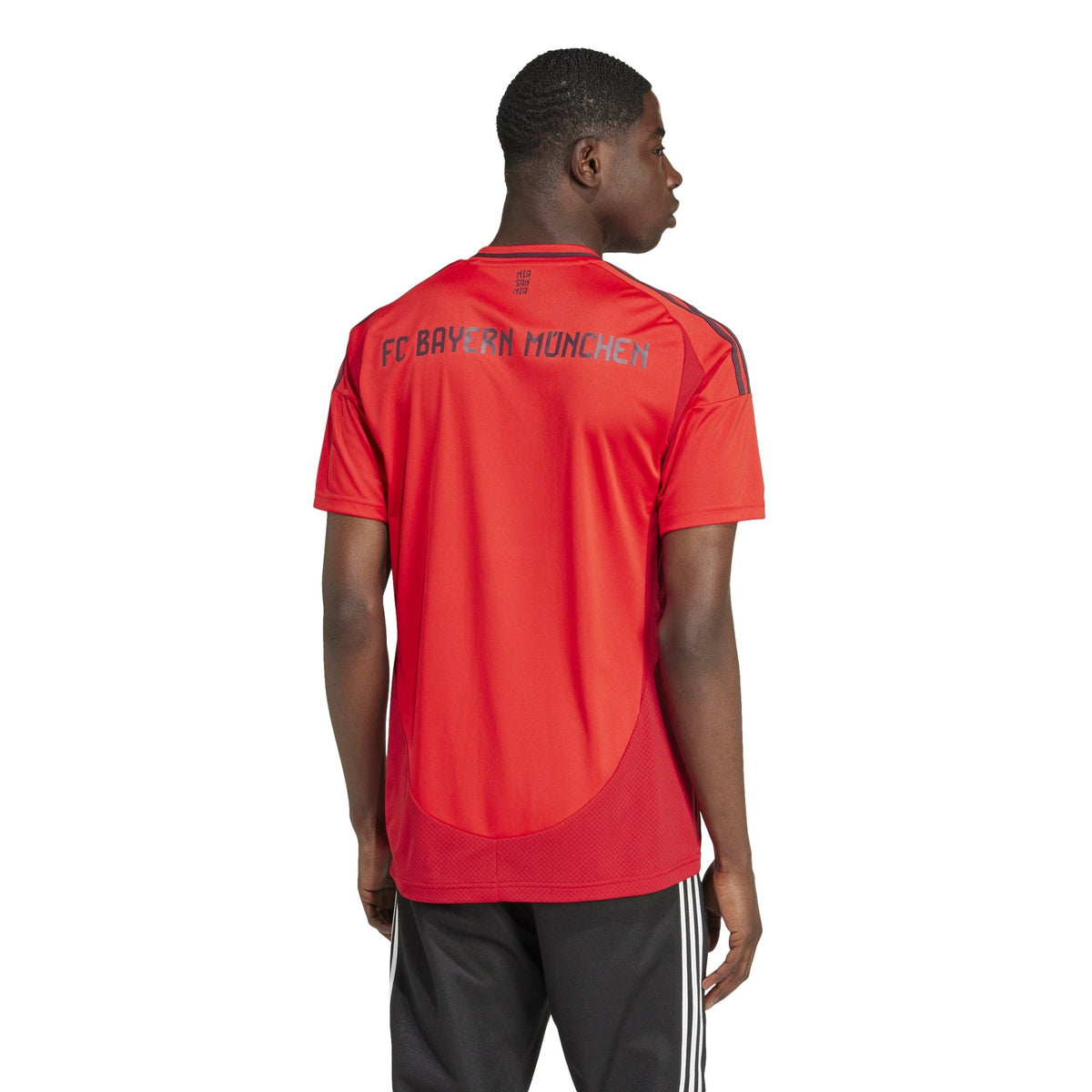  fc-bayern-2425-home-jersey-943766_1200x1200.jpg?v=1719328215 Illustration 