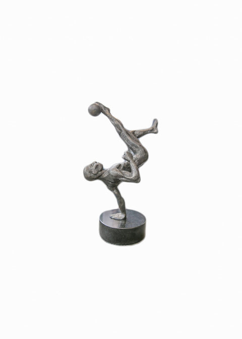 'The Kick' Bronze Statue by Jacob Burmood - Soccer90