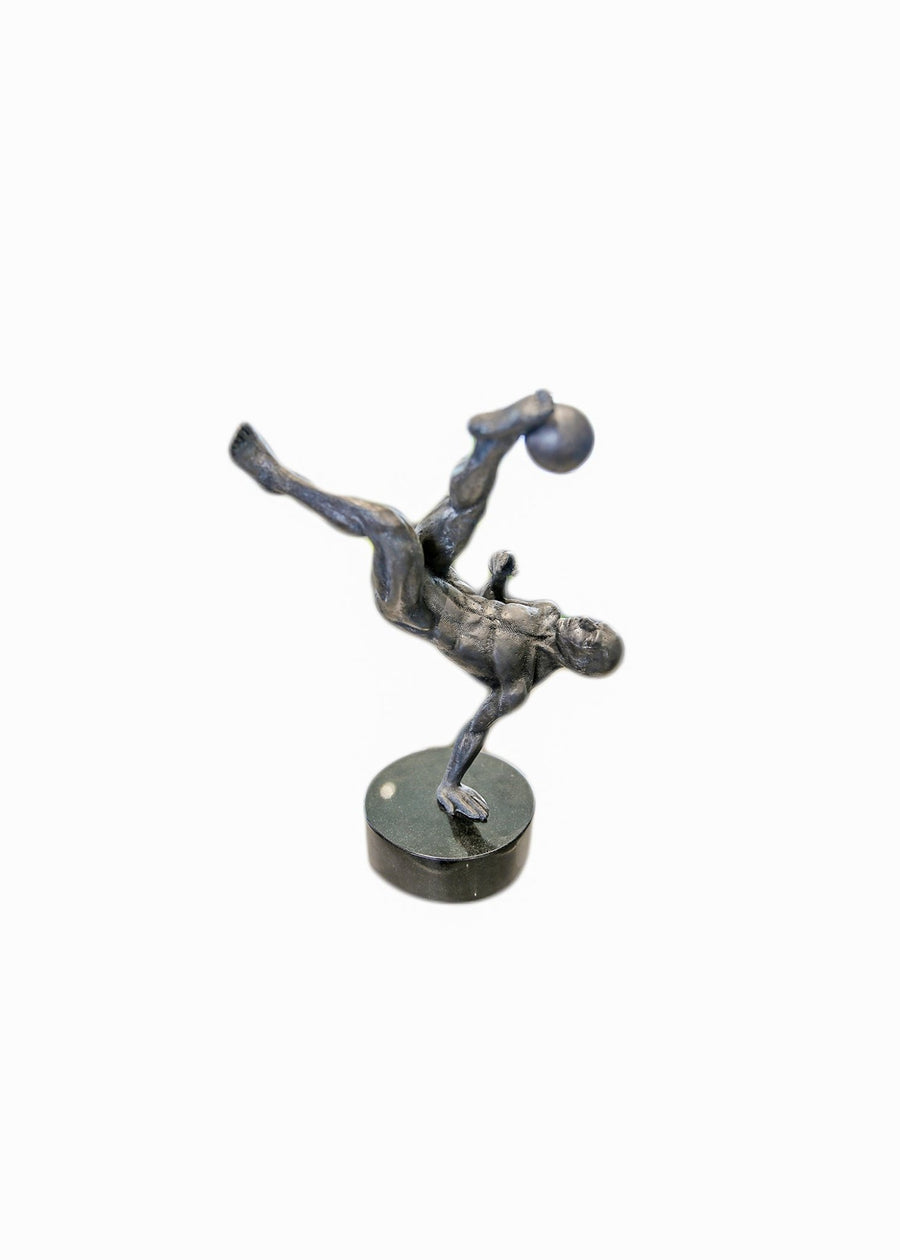 'The Kick' Bronze Statue by Jacob Burmood - Soccer90
