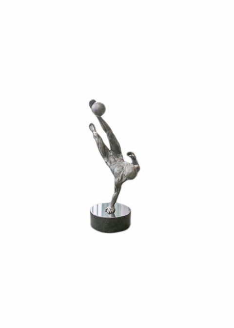 'The Kick' Bronze Statue by Jacob Burmood - Soccer90